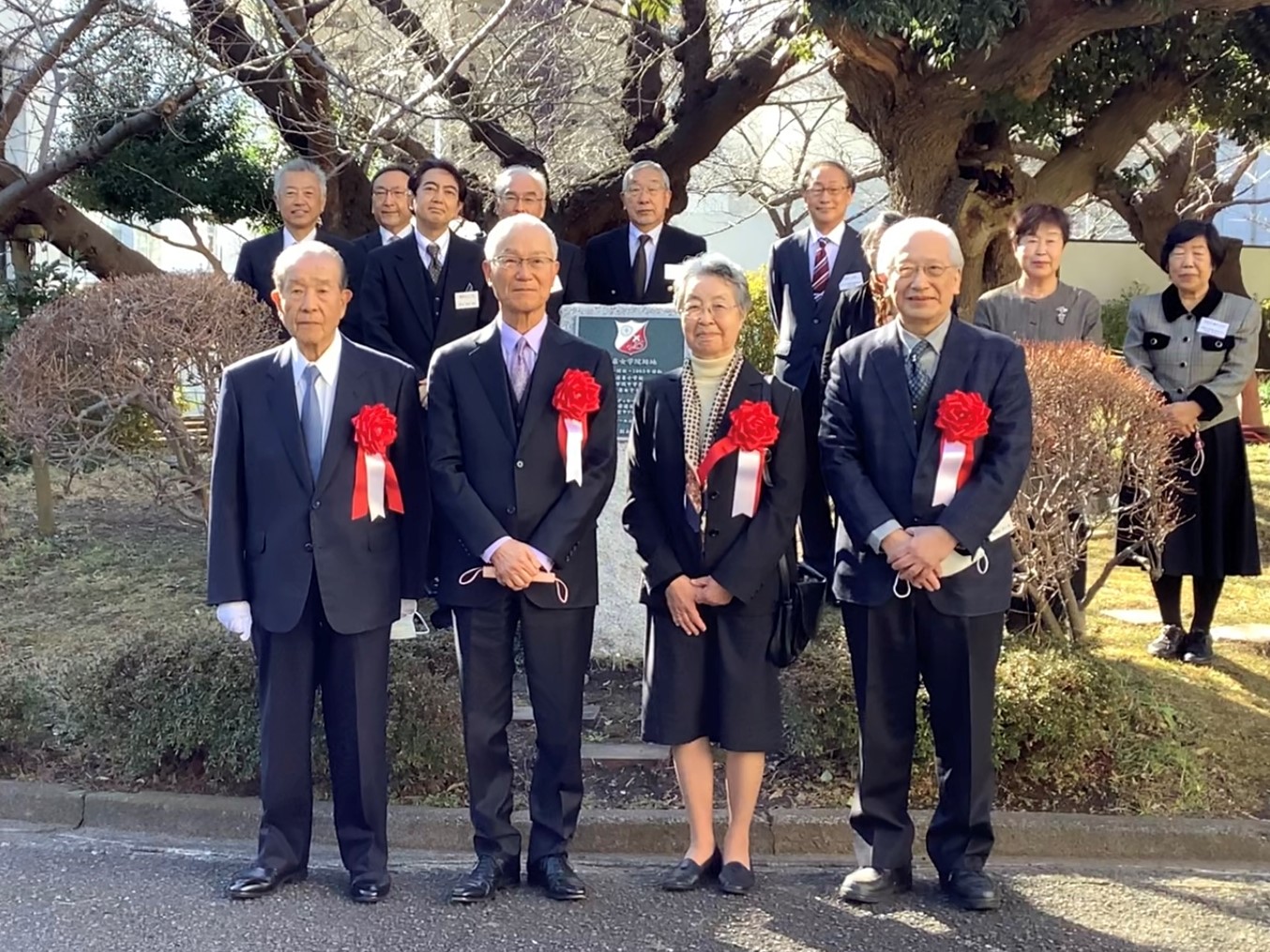 清泉女学院開学の地を示す記念碑建立の除幕式に杉山理事長らが出席 清泉女子大学