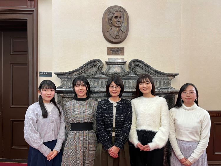 日本語日本文学科の藤井由紀子教授と学生がNHK Eテレの番組「趣味どき