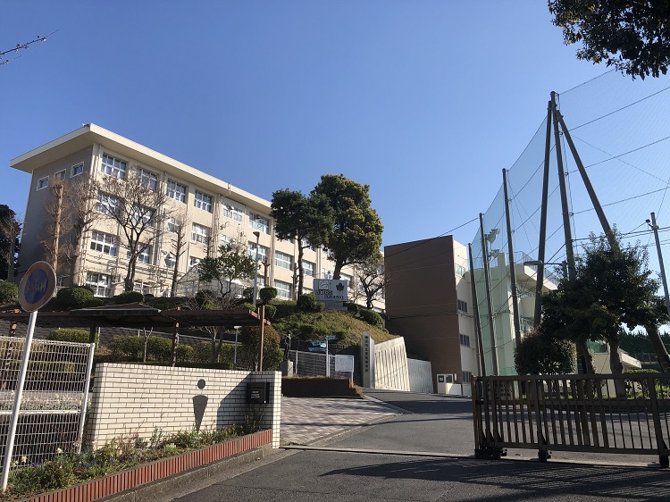 地球市民学科の教員が横浜市立東高等学校で講演 清泉女子大学 地球市民学科の教員が横浜市立東高等学校で講演 清泉女子大学